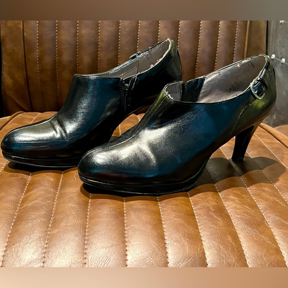 LifeStride Black Platform Bootie 11M